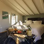 Hotel Shed